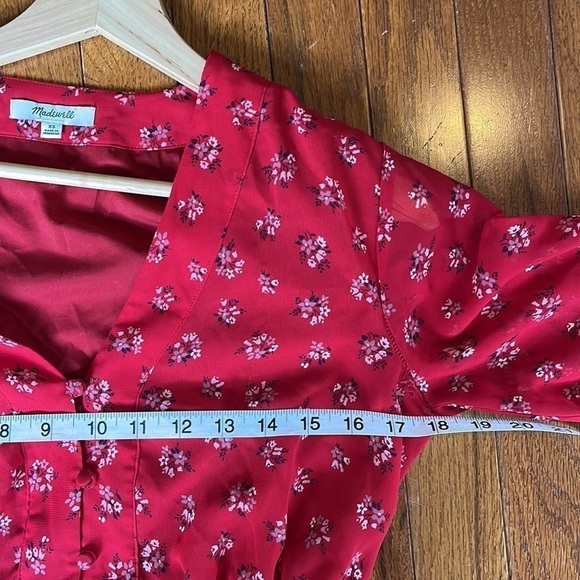 Madewell | V-Neck Peplum Top in Little Lilies Boho XS Floral Cherry Red Prairie - Picture 8 of 10